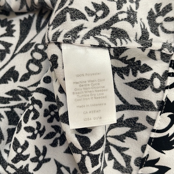 Talbots Black White Abstract Floral Sleeveless Top Sz M Tie Waistband Tank - Picture 12 of 13